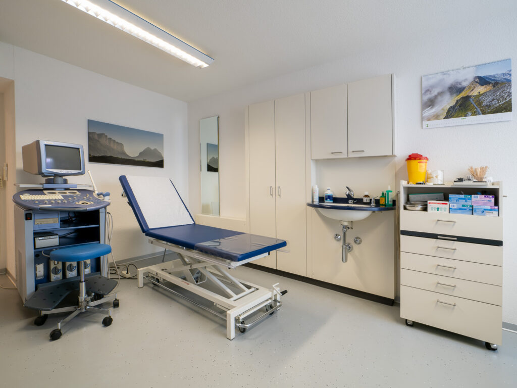 Untersuchungszimmer 1
